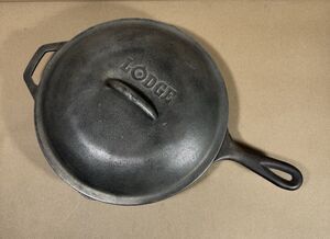 Lodge #8 SK 10" Large Cast Iron Skillet & Lid